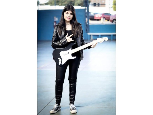 Ana Salgado como Joan Jett
