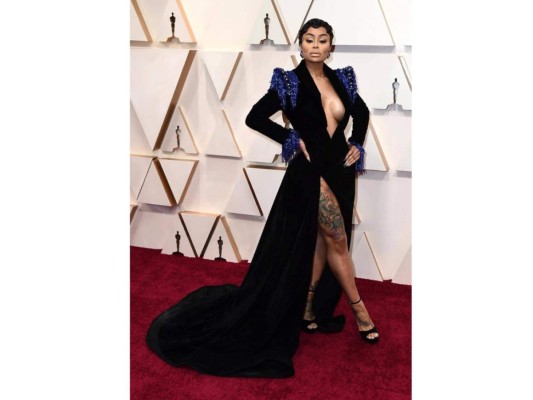 Blac Chyna: utilizó un vestido de terciopelo negro de Dona Matoshi
