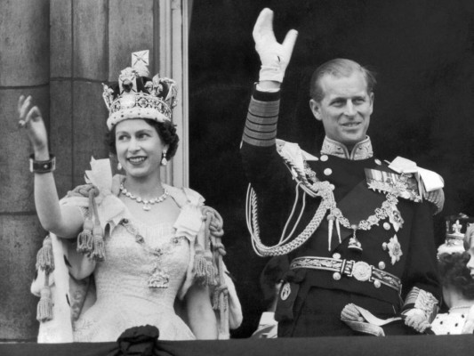 ¡La larga historia de amor del Príncipe Felipe y la Reina Isabel!