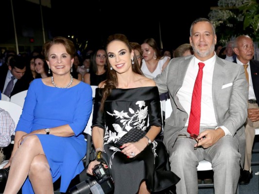 Uca y Margarita Morales con Eduardo Torres