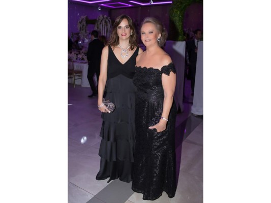 Guillermo Orellana y Giordanna Kafati festejan su boda