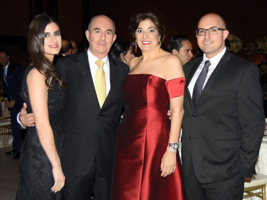 Elegante recepción para Abel Fonseca y Claudia López  
