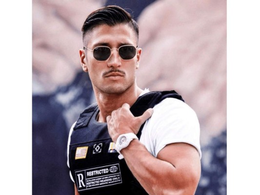 El actor italiano de 28 años, Gianmarco Onestini, compartió un pequeño texto a través de sus historias en Instagram, en el que invita a sus compatriotas a ser fuertes y a estar unidos ante el difícil momento que está pasando su país.