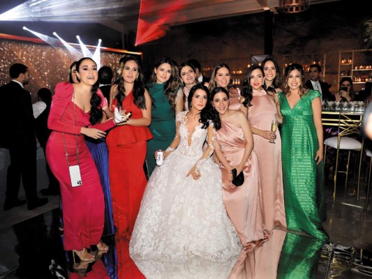 MolinaSofía Abudoj con Alejandra Rivera, Monique García, Karla Toledo, Marianne Kafie, Paulina Gutiérrez, Adriana Argüello, Marisol Melara, Vivianne Alvarado y Arianne Nasser