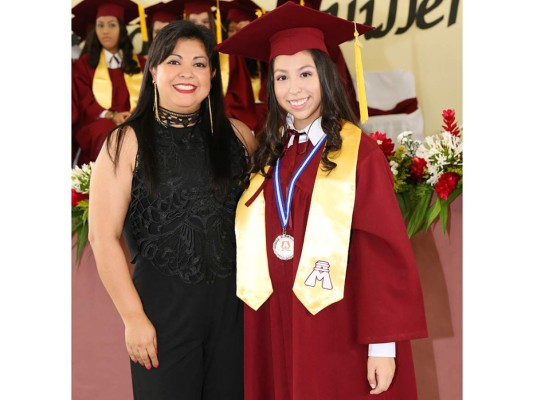 Entrega de títulos Mayan School II parte