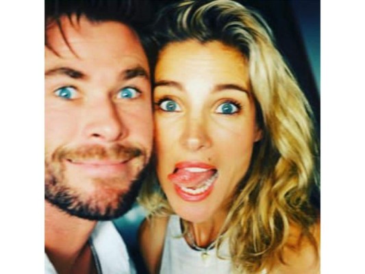 De igual forma, Chris Hemswoth y su esposa, Elsa Pataky, mostraron una tierna foto en la que se les puede ver muy divertidos.