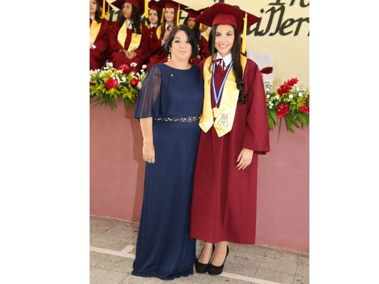 Entrega de títulos Mayan School II parte