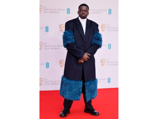Daniel Kaluuya enPrada.