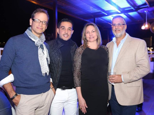 Cumpleaños de Blanca Bendeck y Rodolfo Lugo en bar Azotea