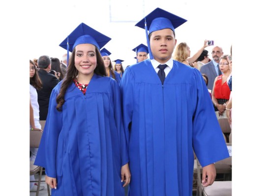 Entrega de títulos de la Macris School, generacion 2017