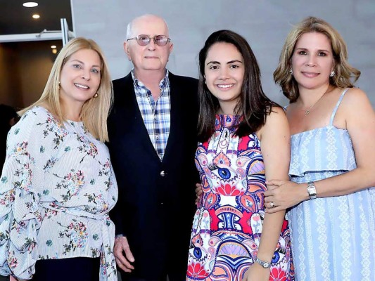Celebración por el cumpleaños de Sonia Patricia Castillo Casanova