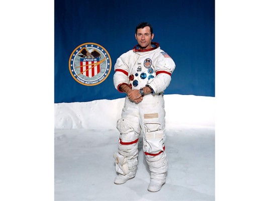 3-Jhon W. Young: astronauta e ingeniero Espacial Estadounidense, falleció el 15 de Enero a los 87 años a causa de complicaciones neumonales