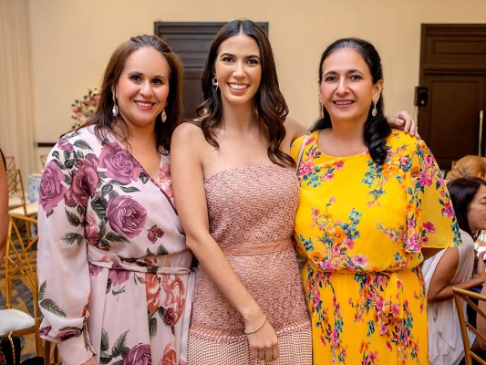 La despedida de soltera de Angie Andonie