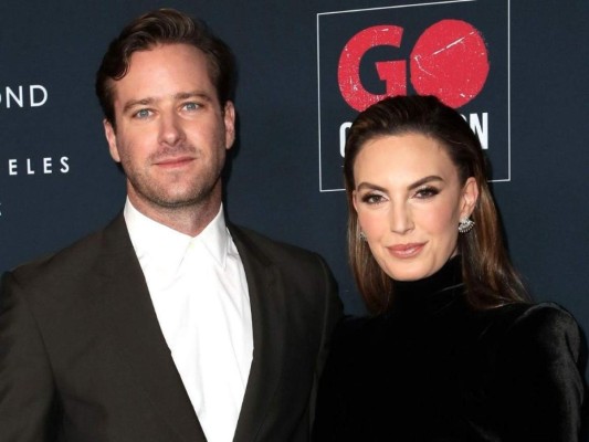 Renuncia a un papel: Días después de que la noticia viera la luz, se anunció que Armie no sería parte del cast de la película romántica en la que trabajaría con Jennifer López, mientras el actor y su equipo negaban las alegaciones en su contra.