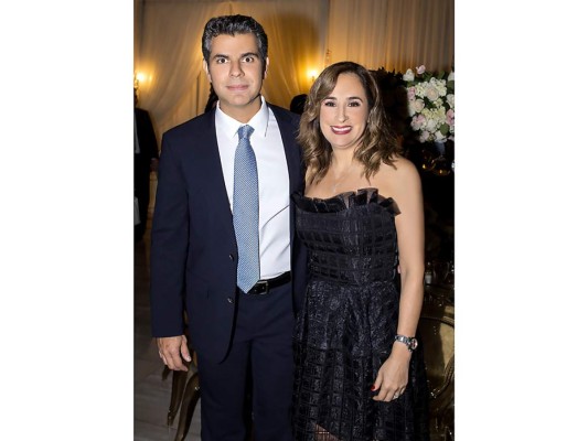 Joaquín Echeverrí y Adriana Hawit se casan por lo civil  