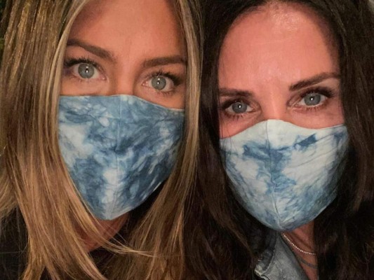 Jennifer Aniston comparte fotografía para concientizar sobre el uso de mascarillas