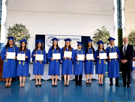 Entrega de títulos Macris School