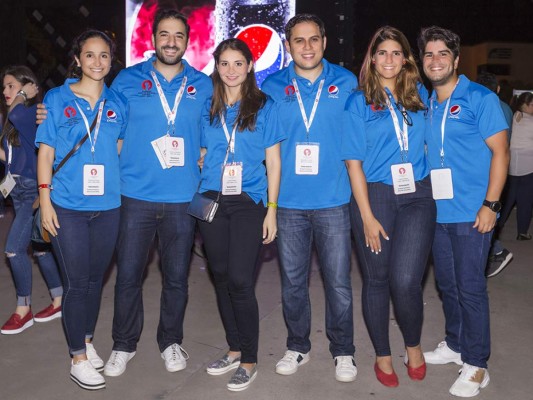 Roseana Fonseca, Carlos Kattán, Isabela y Sebastian Larach con Lilybeth Kattán y Guillermo Castillo, colaboradores de la Fundación de Amigos de Guarderias Infantiles. Foto: Daniel Madrid