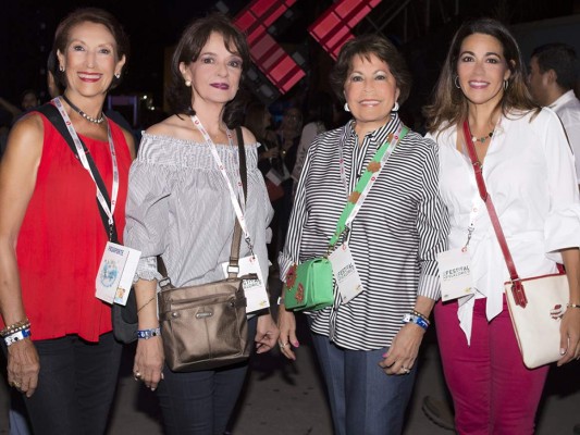 Un éxito el 32 Festival Folklórico Internacional: 'La Vuelta al Mundo'