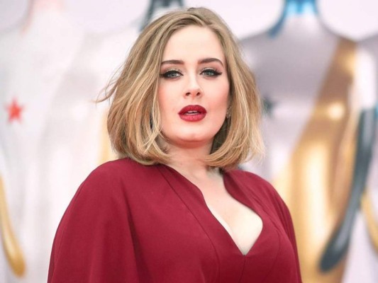 En una ocasión la cantante Adele afirmó que era muy propensa a sufrir de depresión, 'Sufrí una depresión postparto muy profunda después de tener a mi hijo y me asusté mucho. No hablaba con nadie de ello. Me encerré en mí misma, cuatro de mis amigas han pasado por lo mismo que yo y a ninguna le apetecía hablar de ello', recordó