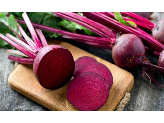 Con su característico color morado, las remolachas son un vegetal muy rico que se puede consumir crudo o cocido. Aquí te presentamos todo sobre sus virtudes más importantes.