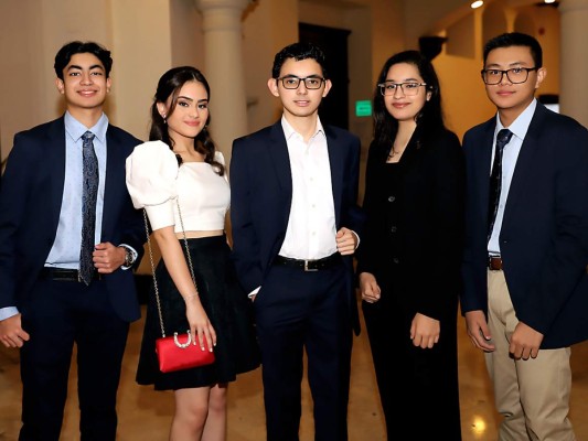 Ángel Páez, Karina Mass, Hansy Licona, Elena Martínez y Akeem Ieong Ham