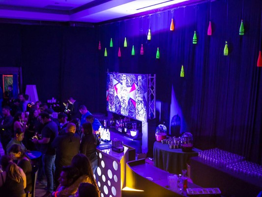 La Neón Djs Party una fiesta vibrante