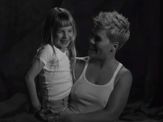 P!nk estrenó su video junto a su hija Willow