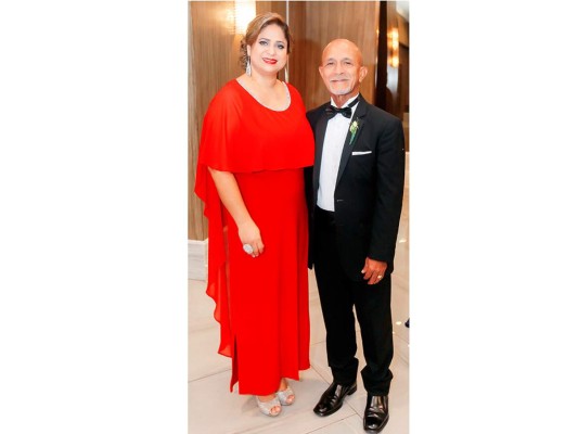 Lisandro Mejía y Sandra Torres celebran ceremonia eclesiástica