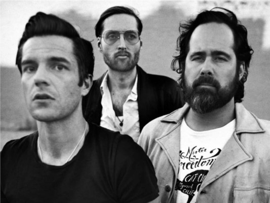 The Killers lanza una canción sobre la caravana migrante