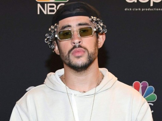 ¡Bad Bunny da positivo con COVID-19!