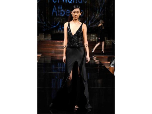 Los maxi skirts definen el estilo haute couture del diseñador hondureño radicado en Los Ángeles, quien se cartacteriza por sus cuidados detalles artesanales