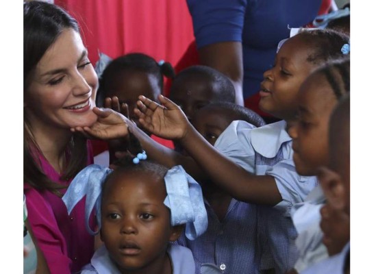 La reina Letizia demuestra su lado maternal