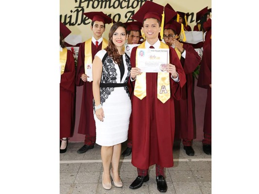 Entrega de títulos Mayan School II parte