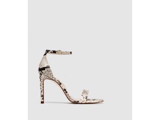 Zara: Stilettos con textura disponibles en diferentes colores