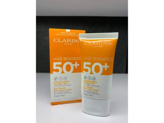 Sun Care Cream es un bloqueador solar de alta protección para tu cuerpo, es apto para todo tipo de pieles. Brinda una protección óptima contra los rayos UVA/UVB. Puedes adquirirlo en tiendas CARRION.