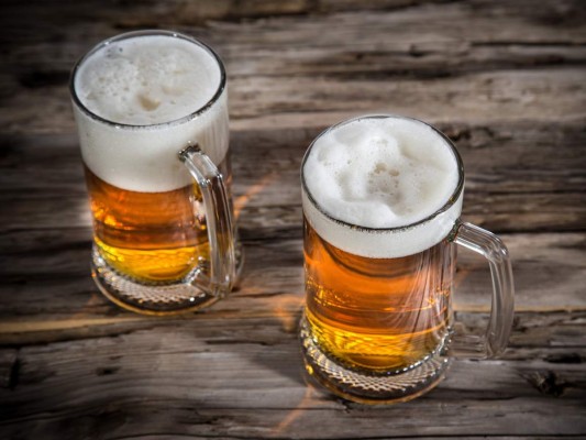 Según una vieja leyenda, Gambrinus (el Dios de la cerveza) retó al diablo a elaborar un 'Vino sin uvas.' Y así nació la cerveza.