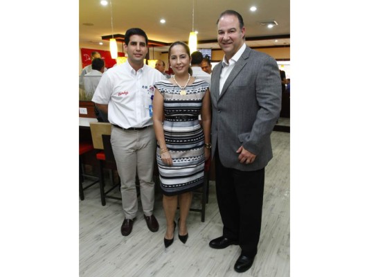 Brindis por el nuevo Wendy's Circunvalación