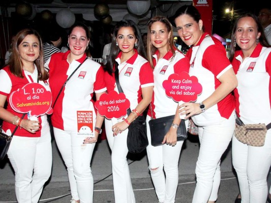 Miembros del comité de damas voluntarias de las Fundación Hondureña para el Niño con Cáncer de San Pedro Sula, Karla Funes, elisa Kattán, Andrea Quintana, Ilse Aguilar, Vilma Marzan y Marcela Bendaña.