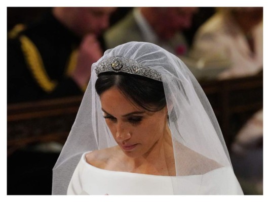 Meghan Luce la tiara de filigrana de la reina Mary de Teck