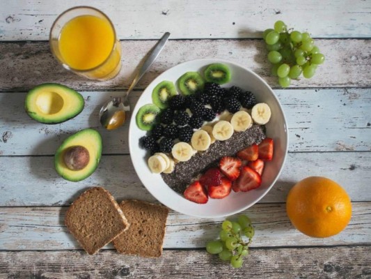 5 Meriendas saludables que todo adulto debe incluir en su dieta diaria
