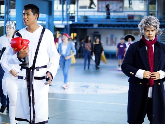 Sebastián Funes como Muhammad Ali y Héctor Salazar inspirado por Ludwing van Beethoven<br/><br/>