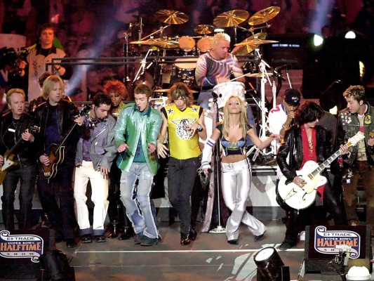 8- ‘N Sync, Aerosmith, Britney Spears, Mary J. Blige y Nelly<br/>para muchos el mejor de los medios tiempos, un sin fin de estrellas que causaron revuelo. era el Super Bowl 35 cada agrupación y artista tuvo su entrada especial y su momento para brillar pero el conjunto de tanta estrella reunida al entonar juntos la interpretacion ''Walk this Way de Aerosmith'' en su parte final, parecía ser el soundtrack de una película de terror resultando insoportable tanto ruido para los que presenciaron el evento<br/><br/><br/><br/>