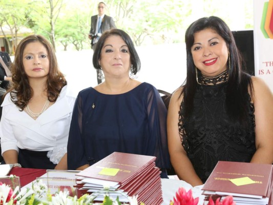Entrega de títulos de Mayan School I parte