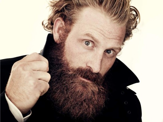 Kristofer Hivju<br/><br/>El actor que interpreta a Tormund en Games of Thrones, reveló que se contagió con el virus. “Saludos desde Noruega. He dado positivo en el coronavirus. Mi familia y yo nos vamos a autoasilar en casa durante todo el tiempo que sea necesario… solo tengo síntomas leves de un resfriado”, escribió en Instagram.<br/>