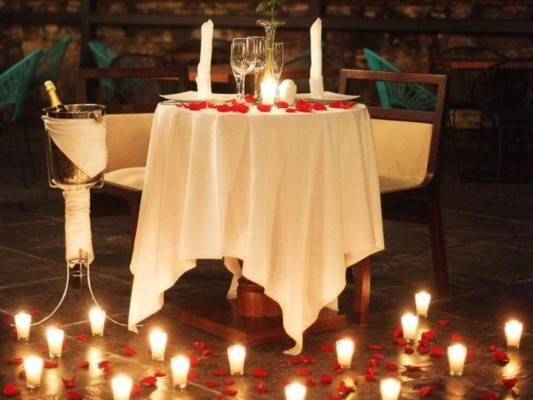 ¿Cómo organizar una cita romántica en casa?