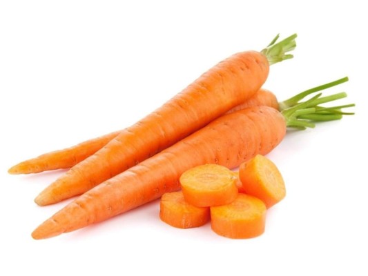 Zanahoria<br/>Es la referente en cuanto a alimentos vegetales de color naranja que son fuente de vitamina A y carotenos que se requieren para la piel, el cabello y la salud visual así como también para el crecimiento y desarrollo sano del bebé en gestación.<br/>