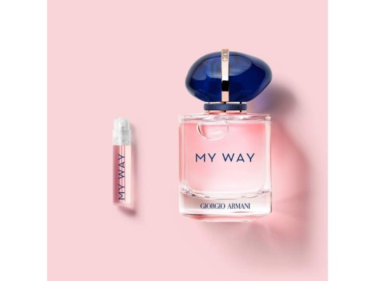 Aroma cautivador, como un poderoso ramo de flores blancas. MY WAY mezcla Bergamota de Italia, Flor de Azahar de Egipto y Tuberosa de India, para crear un encuentro olfativo único.