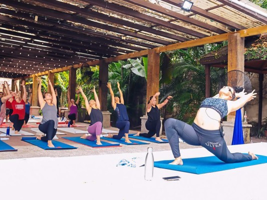 Un éxito el Ultra Yoga Brunch by Michelob Ultra y Estilo   