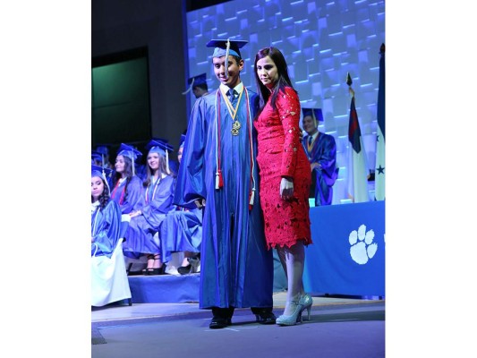 Emocionante noche de graduación de la International School